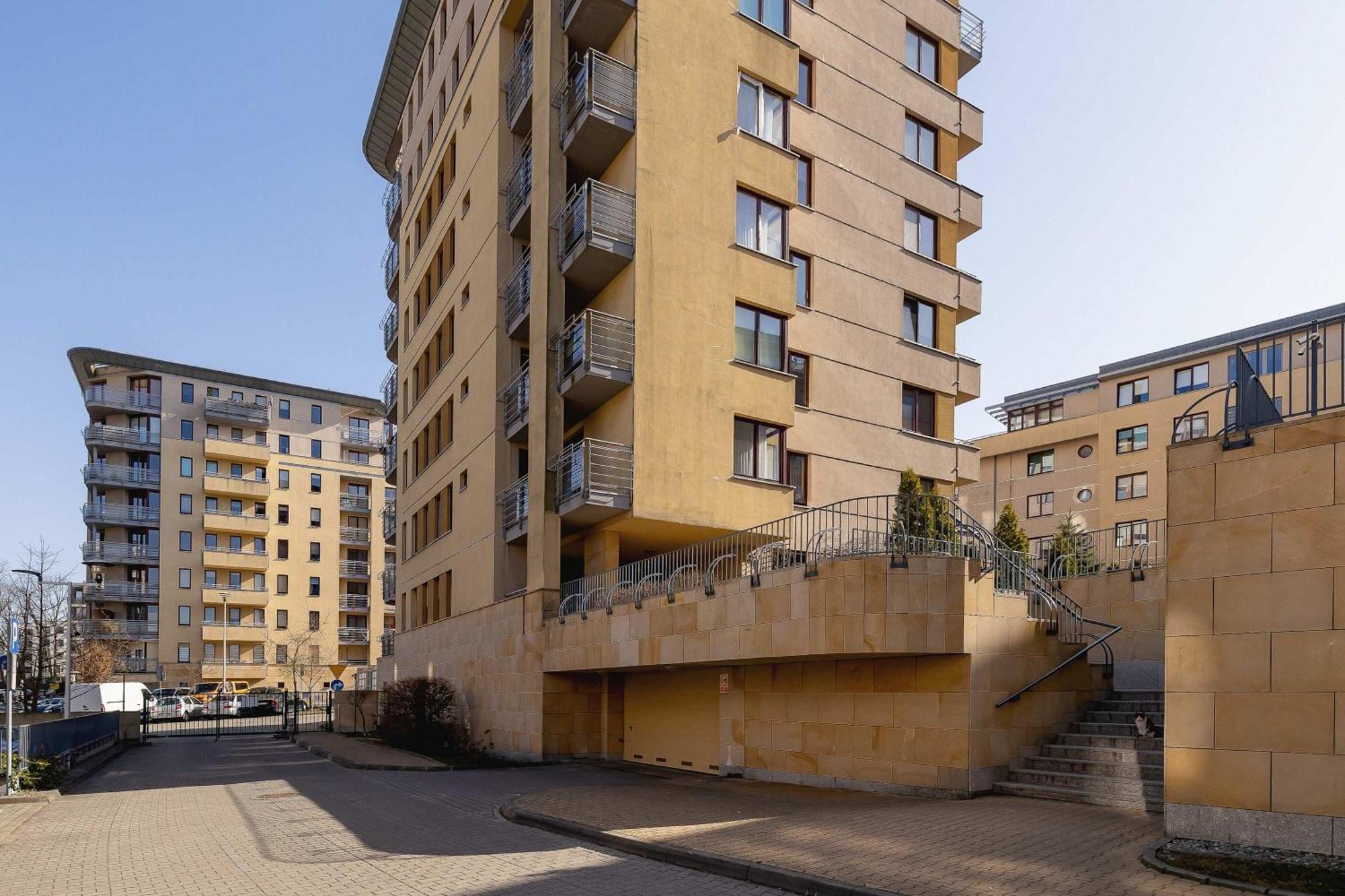 Przestronny I Przytulny W Krakowie Z Parkingiem I Balkonem By Renters Apartment Krakau