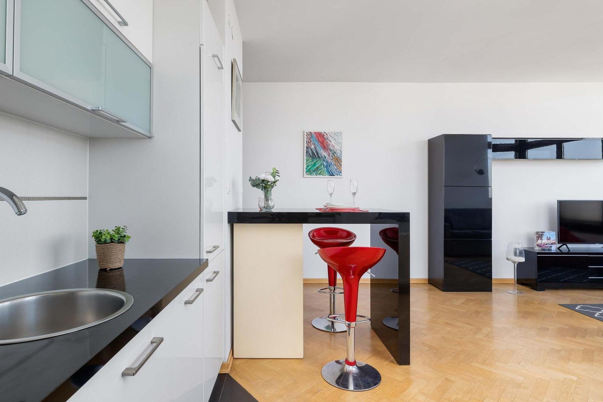Przestronny I Przytulny W Krakowie Z Parkingiem I Balkonem By Renters Apartment